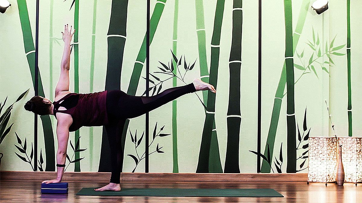 parivrtta-ardha-chandrasana
