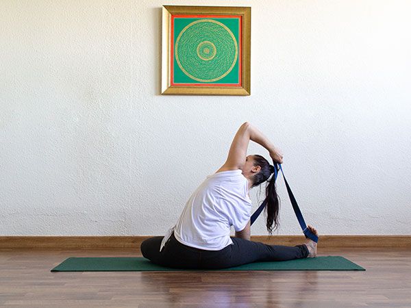 posturas-yoga-cinturón